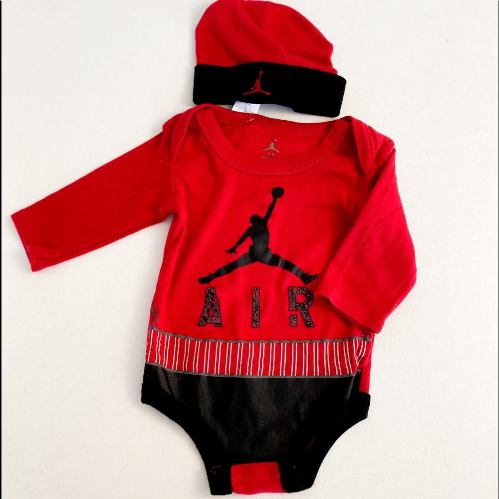 Air Jordan onesie size 0-6. NWOT with beanie